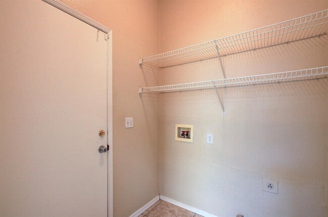 Building Photo - 5654 Violet Ave