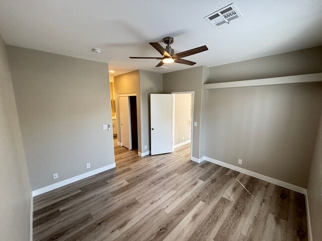 Building Photo - Beautifully updated 2Bed/2Bath single-story home w/ 2-car garage in the desirable Northwest Las V...