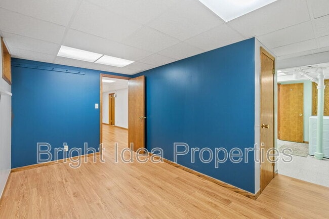 Building Photo - 1721 Sheridan Ave W