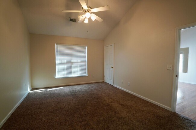 Building Photo - NICE One Level Nashville Area Home Near Lakes and Airport!