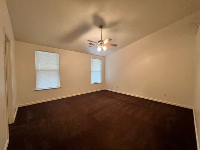 Building Photo - Beautiful West Side Madera Home