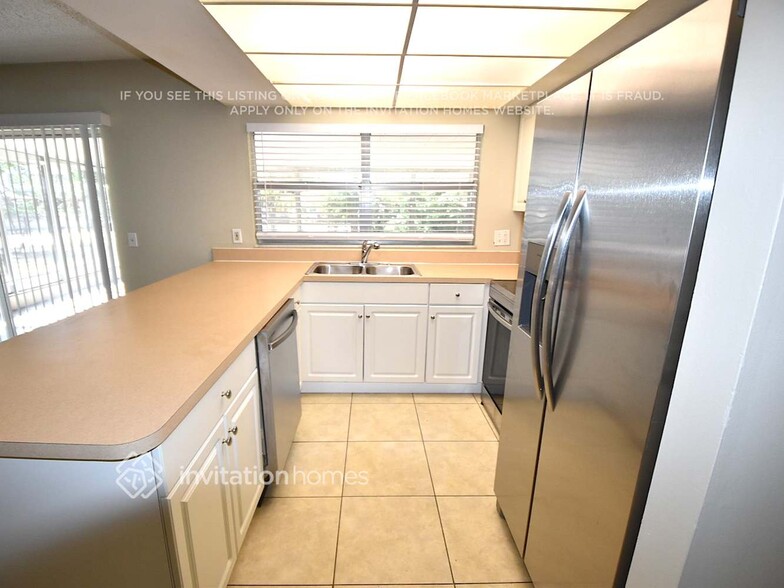 Building Photo - 504 Hillside Ct