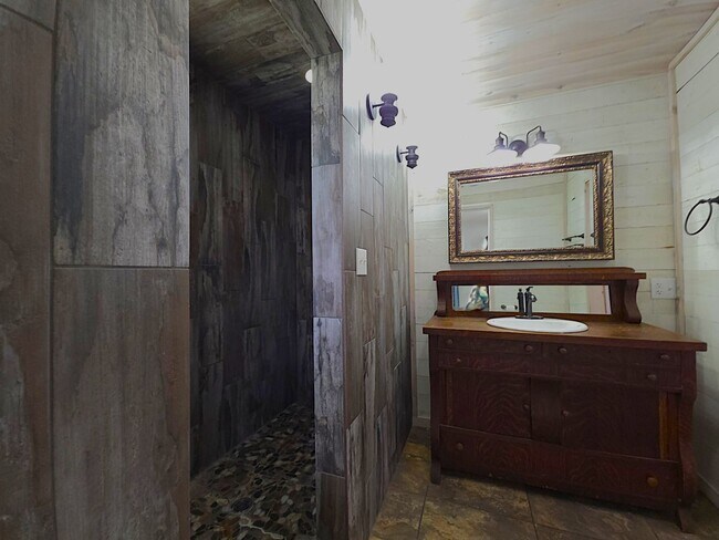 Building Photo - Spacious Country Home for Lease in Van, Texas!