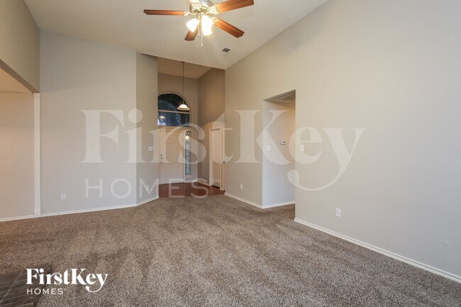 Building Photo - 136 Woodcreek Dr