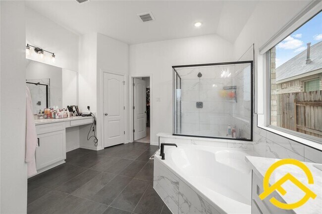 Building Photo - 671 Durian Lp