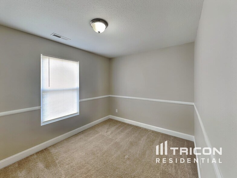 Building Photo - 3935 Kellybrook Dr