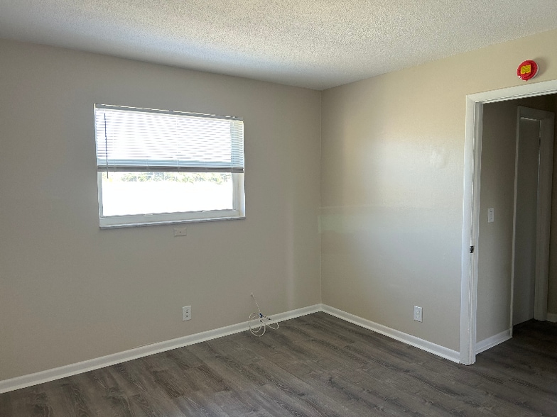 Building Photo - 1611 Green Ln