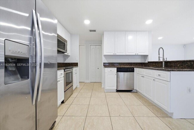 Building Photo - 16310 NW 84th Ct