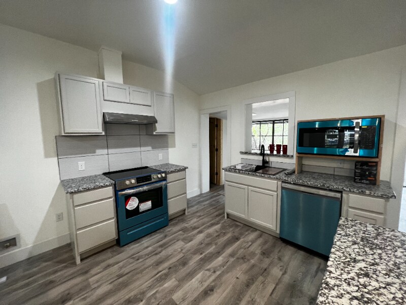 Building Photo - 208 Cliffdale Ave