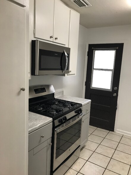 Building Photo - 3238 NW 52nd Pl