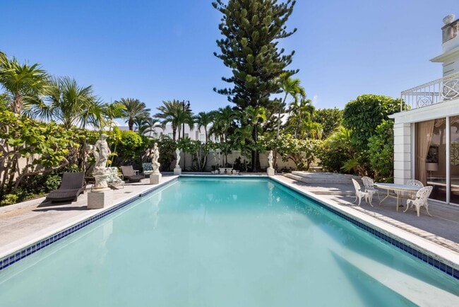 Building Photo - 1048 S Ocean Blvd