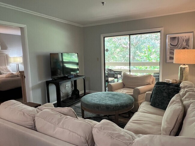 Building Photo - Walk to the Beach! Beautifully Remodeled/Furnished Fiddler's Cove