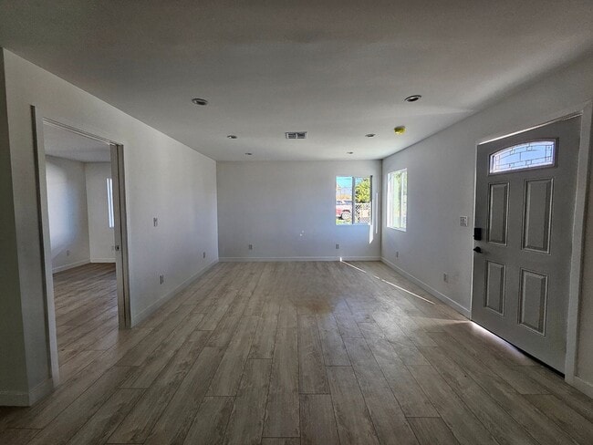 Building Photo - 13031 Goleta St