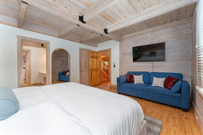 Building Photo - 2224 Brevard Rd