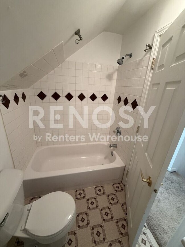 Building Photo - Availablae July 1st 4 Bedroom 2 Bath Single Family Home in Rochester