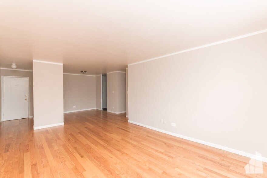 Building Photo - 1515 W Morse Ave