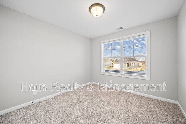 Building Photo - 1514 Fredrick Dr