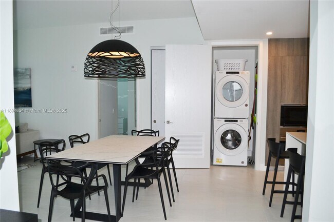 Building Photo - 17550 Collins Ave