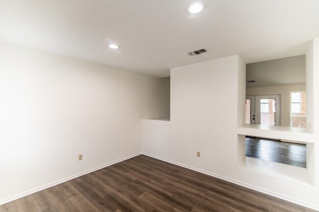 Building Photo - 1507 Wimbledon Dr