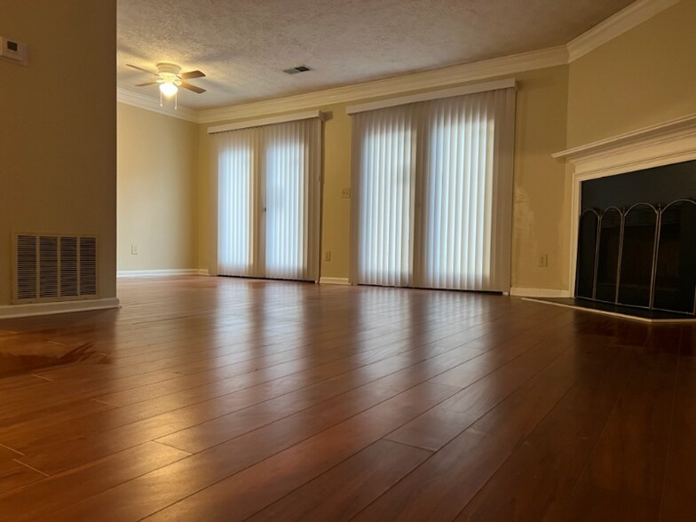 Building Photo - 6622 Meadow Rue Dr