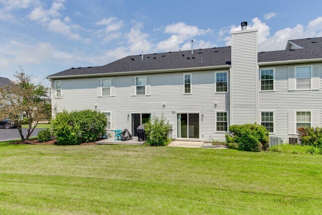 Building Photo - 2487 Dickens Dr