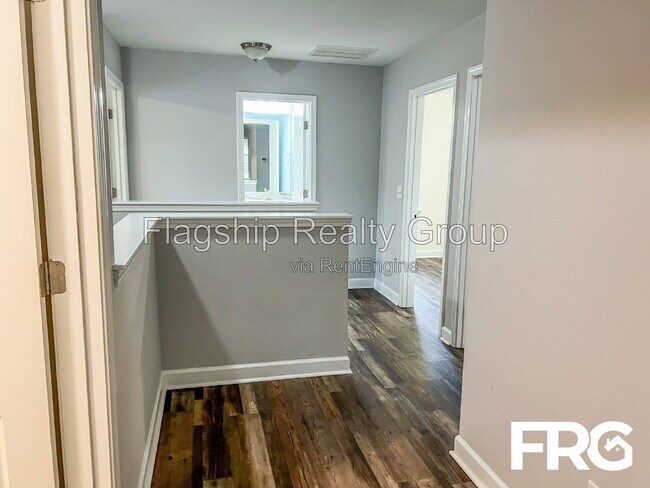 Building Photo - 491 Fallingbrook Dr