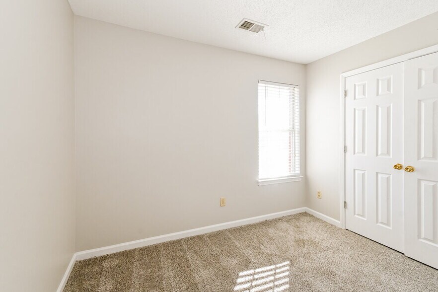 Building Photo - 4185 Shadow Oaks Dr