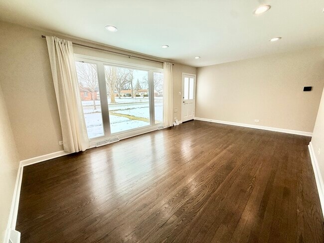 Building Photo - 360 W Fremont Ave