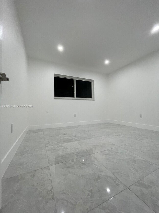 Building Photo - 6070 W 19th Ave