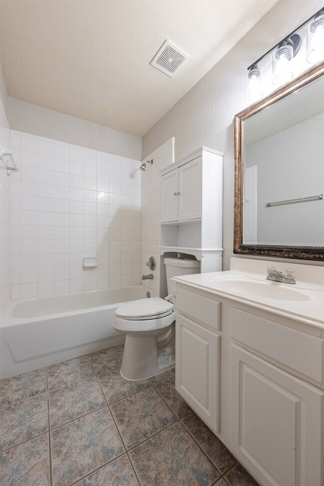 Building Photo - 15823 Kings Cypress Ln