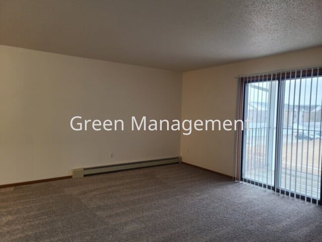 Building Photo - 2 Bedroom with Balcony