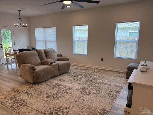 Building Photo - 6630 Sun Tree Cir