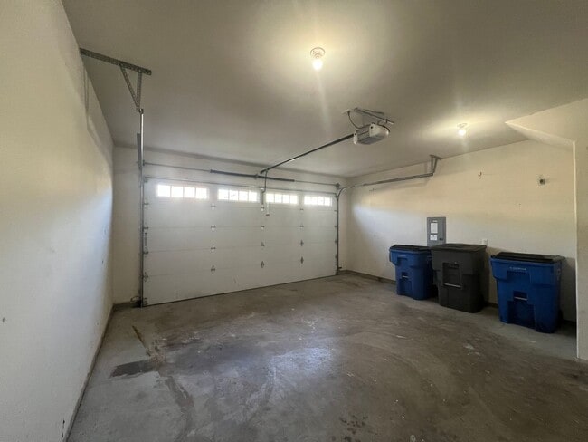 Building Photo - 2641 NE 130th Ct
