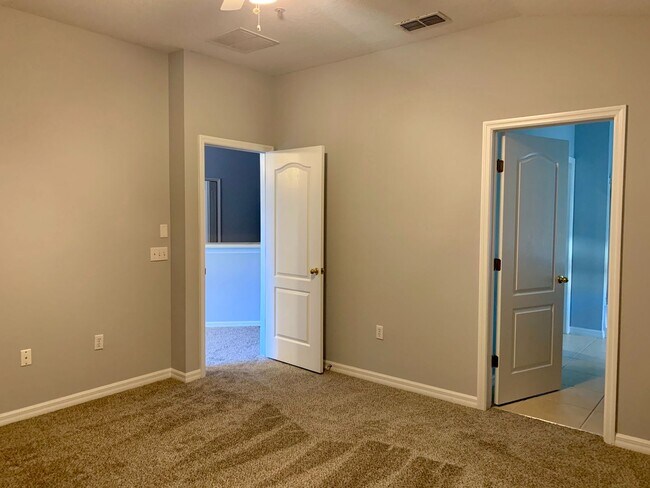 Building Photo - Spacious 2 Bedroom, 2 Bathroom Condo in Harmony