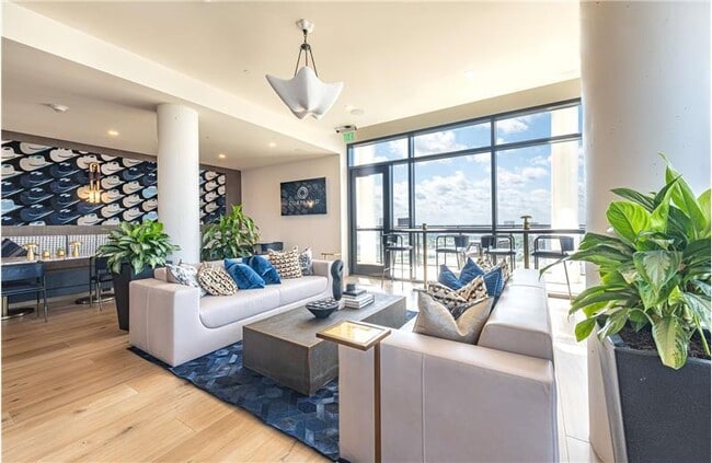 Building Photo - 3201 McKinney Ave