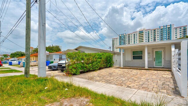 Building Photo - 2953 SW 23rd St