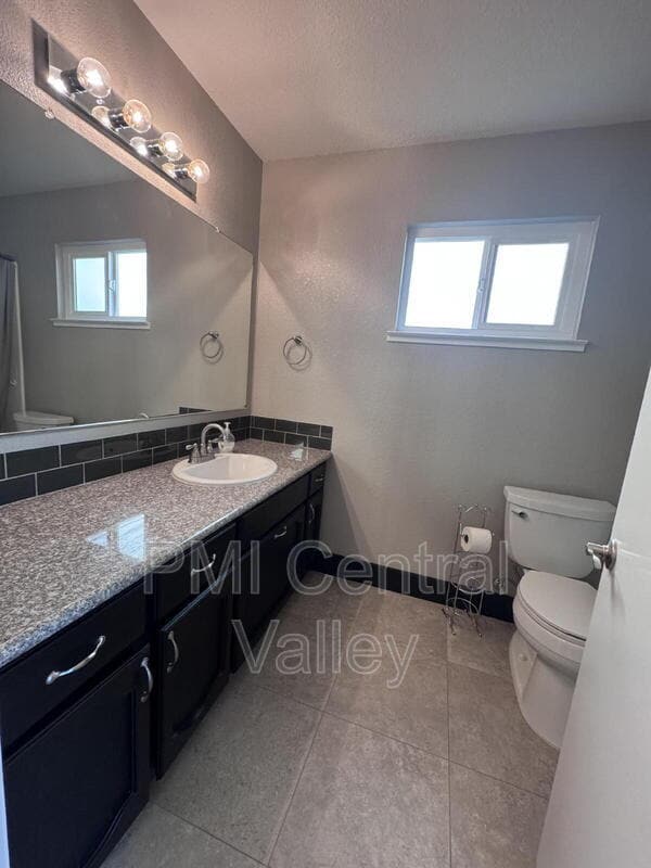 Building Photo - 2104 Graywood Ct