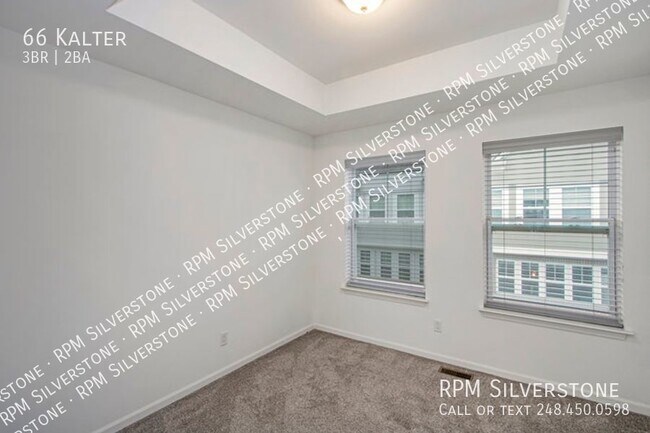 Building Photo - Spacious 3-bedroom