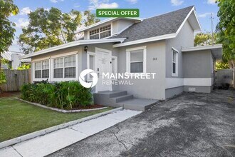 Building Photo - 4 Bedroom Pet-Friendly Home in Lake Worth,...