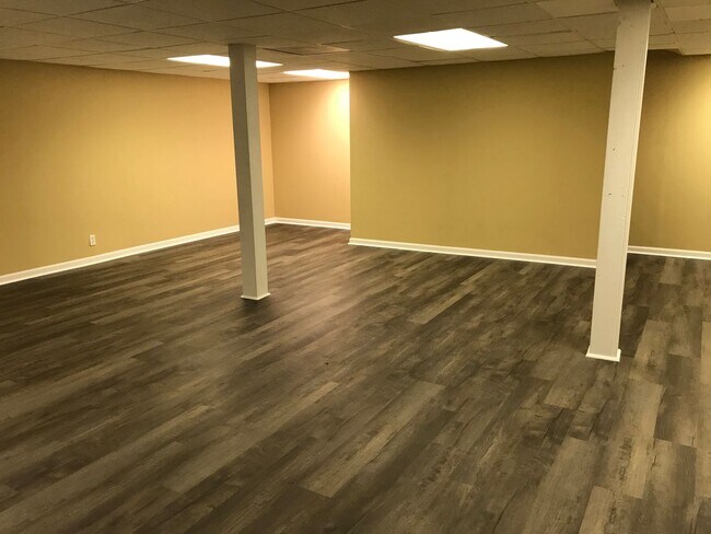 Building Photo - 3 Bedroom Home with Bonus Room For Rent!