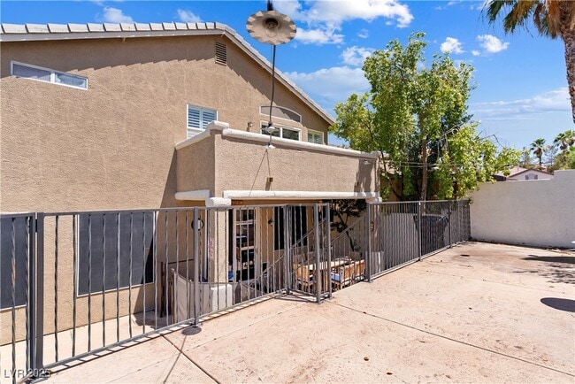 Building Photo - 1870 Desert Forest Way