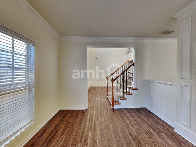 Building Photo - 383 Vine Mountain Way