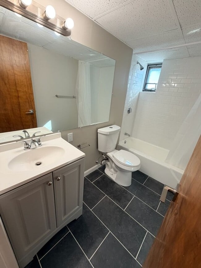 Building Photo - 1 bed in Belmont