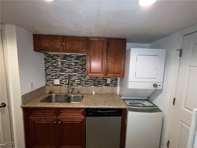 Building Photo - 1467 Lorilyn Ave