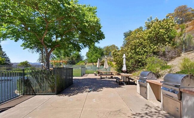 Building Photo - 1106 Calabria St