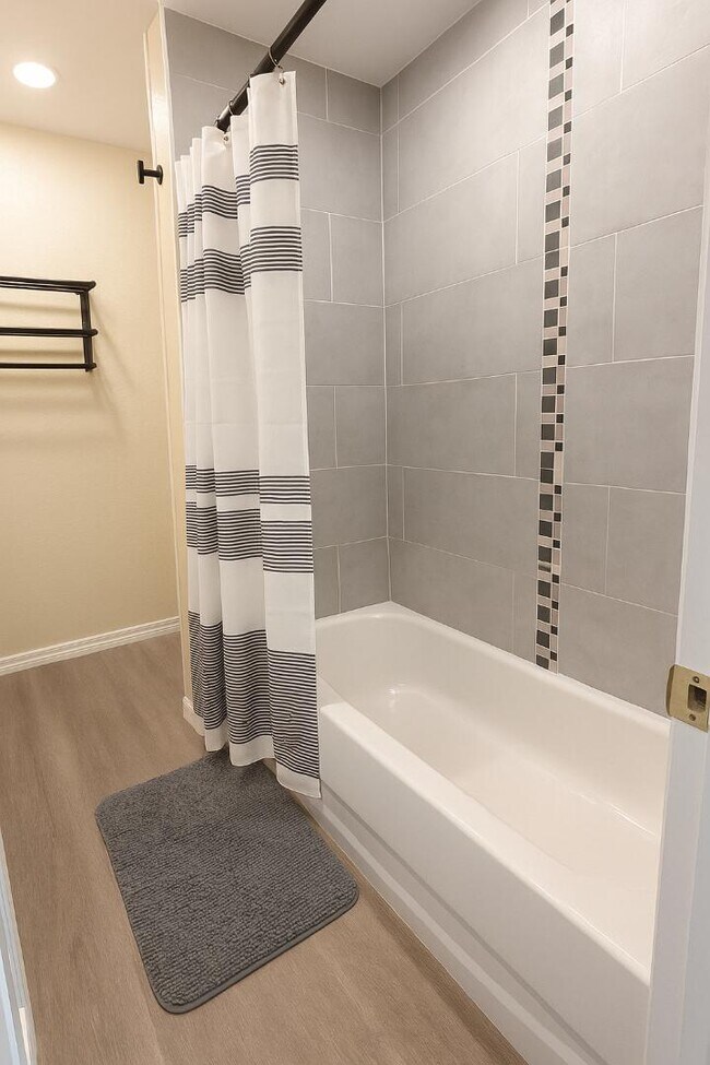 Building Photo - 2010 Lake Cannon Dr NW