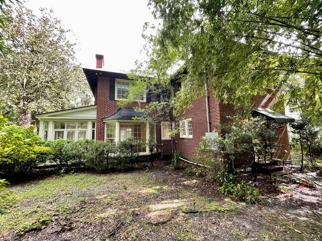 Building Photo - 315 E 45th St