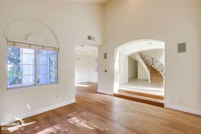 Building Photo - Bright & Spacious 4Bdm 3Ba Home in San Diego!