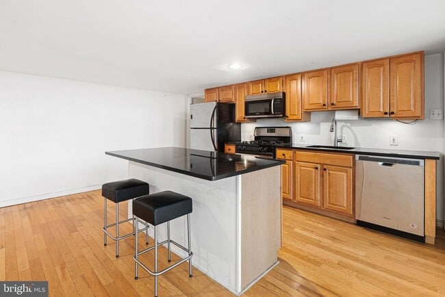 Building Photo - 810 N Hancock St