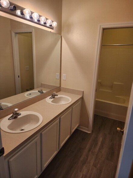 Building Photo - 311 Sunset View Dr